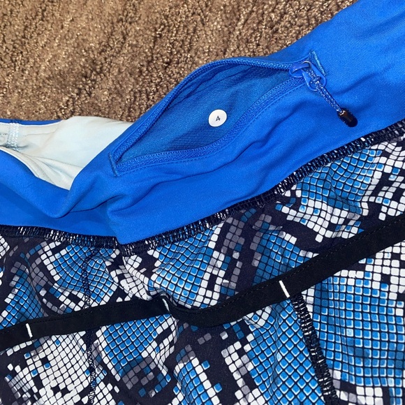 Lululemon Speed Up 2.5 shorts - Picture 3 of 3